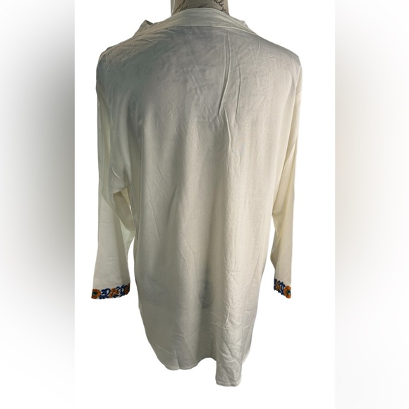 Ananda’s Collection Top - Picture 2 of 5